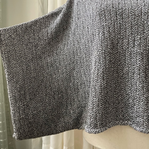 NWOT Tahari Cropped Grey Knit Oversized Sweater - Picture 8 of 8